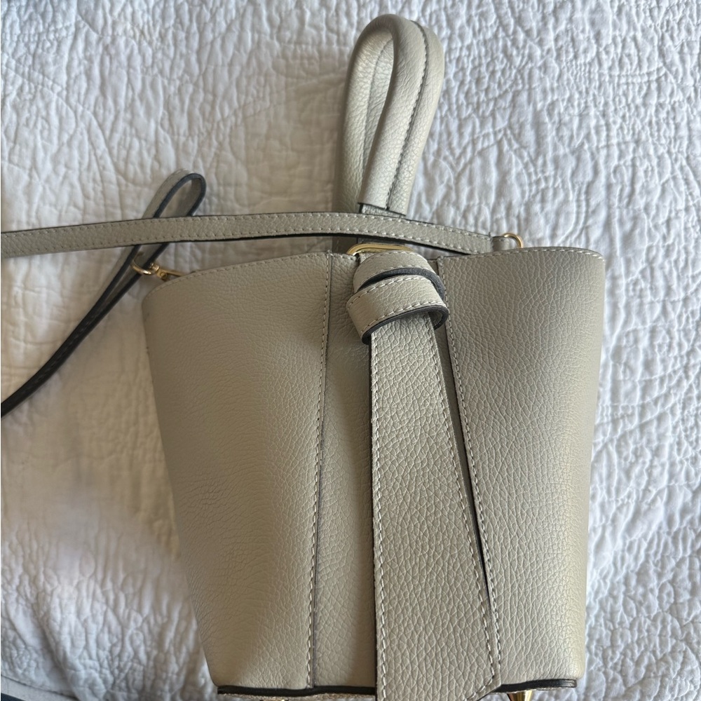 Elegant Cream Leather Bucket Bag
